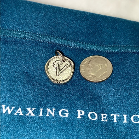 Waxing Poetic 925 silver V initial charm - Picture 2 of 4